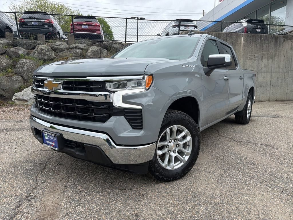 Used 2024 Chevrolet Silverado 1500 LT AWD/4WD image 2