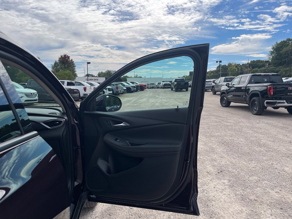 Used 2021 Buick Encore GX Essence AWD/4WD image 34