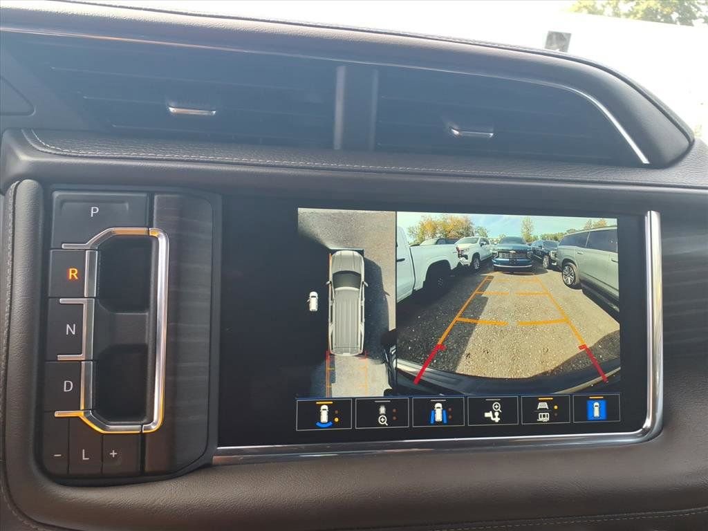 Used 2023 GMC Yukon XL Denali image 16