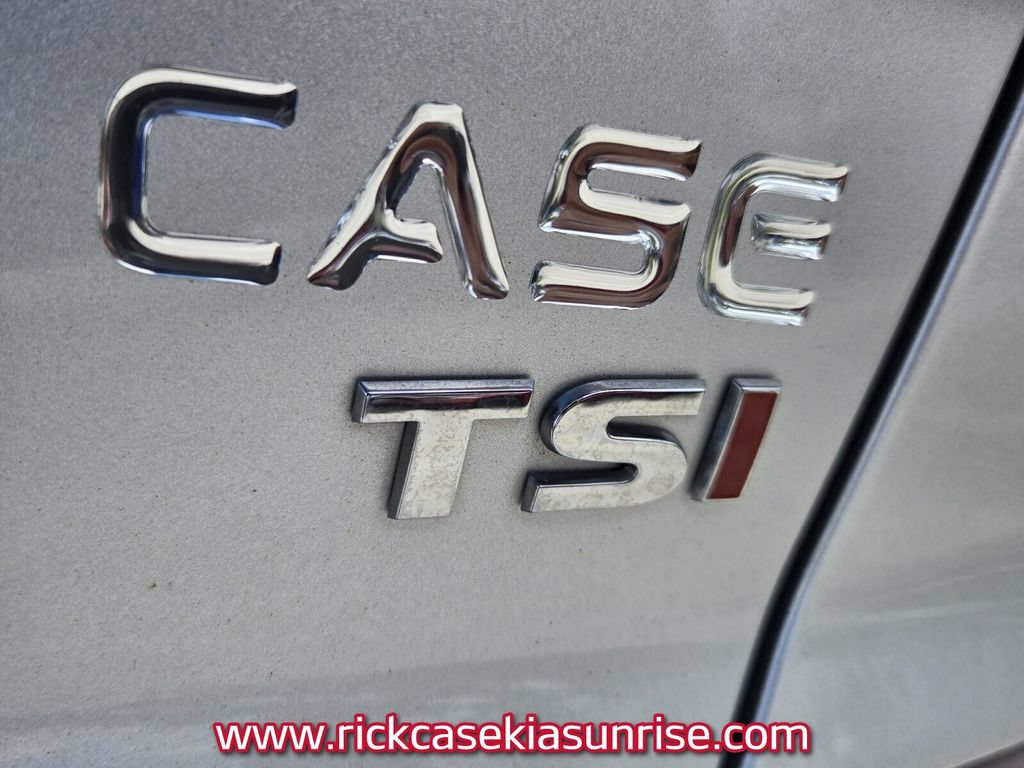 Used 2018 Volkswagen Passat 2.0T SE FWD image 16