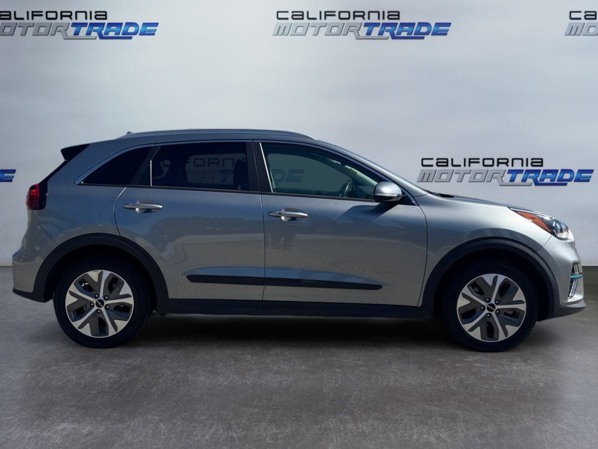 Used 2022 Kia Niro EX image 4