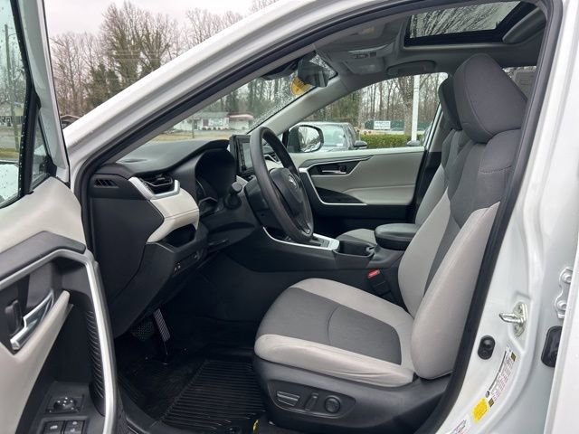 Used 2022 Toyota RAV4 XLE w/ Convenience Package image 15