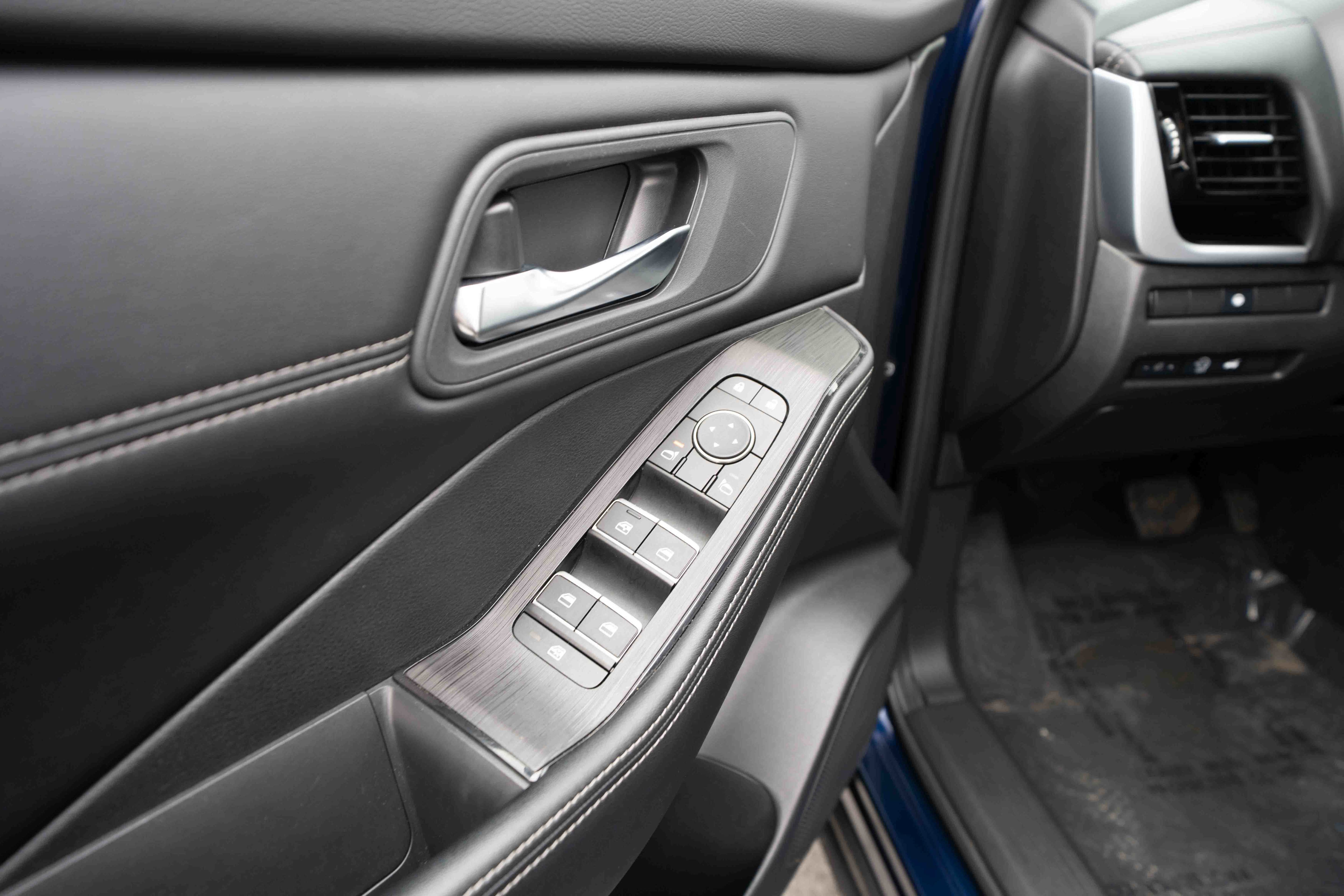 Used 2024 Nissan Rogue SL image 7