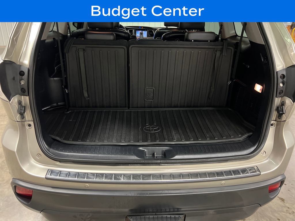 Used 2016 Toyota Highlander Limited Platinum AWD/4WD image 11
