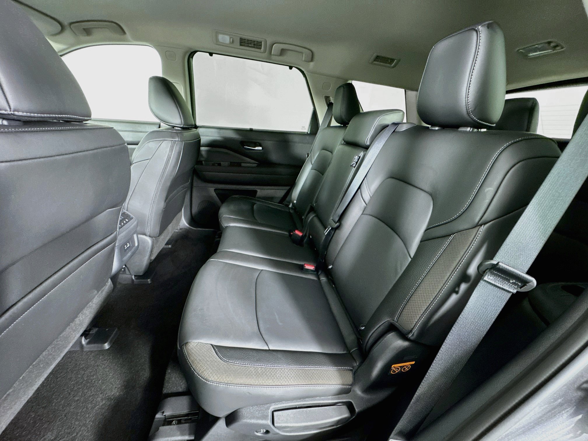 Used 2025 Nissan Pathfinder SL AWD/4WD image 24