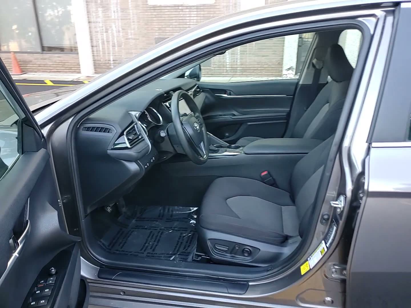 Certified 2020 Toyota Camry LE w/ Convenience Package image 18