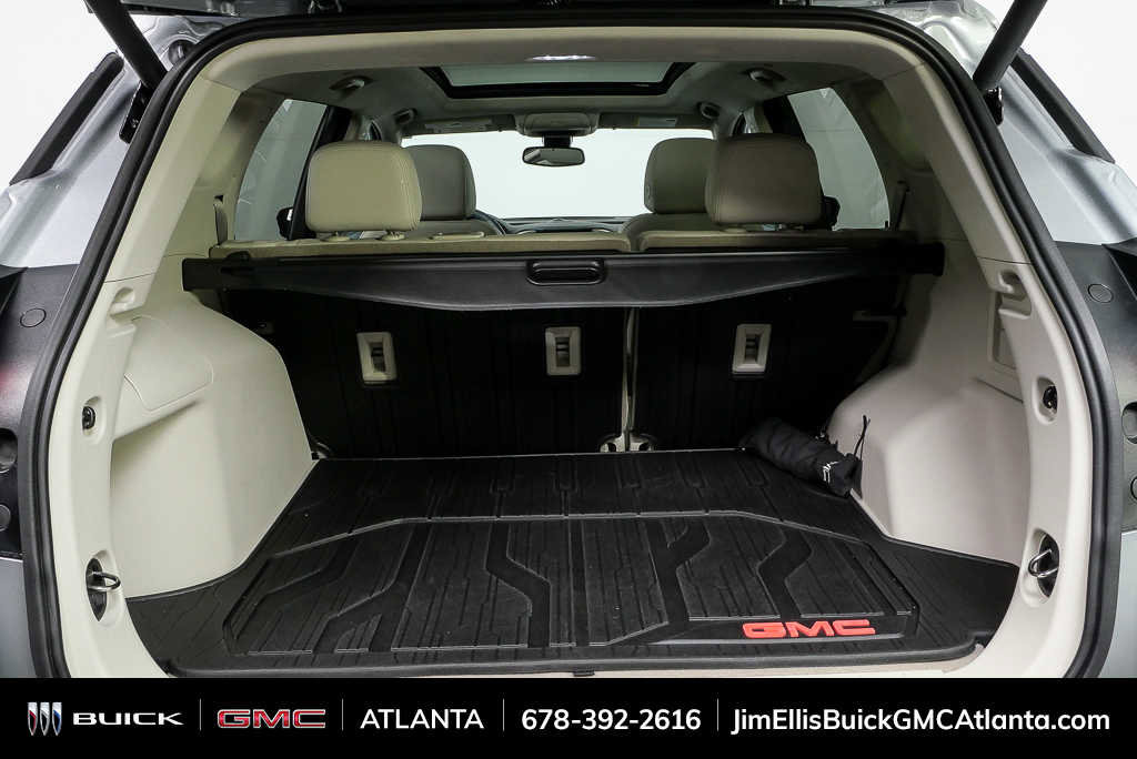 Used 2024 GMC Terrain Denali w/ Denali Premium Package AWD/4WD image 31