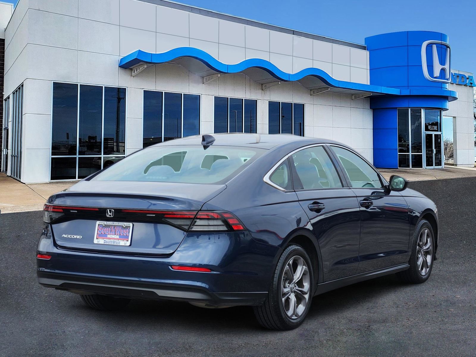 Used 2024 Honda Accord EX image 5