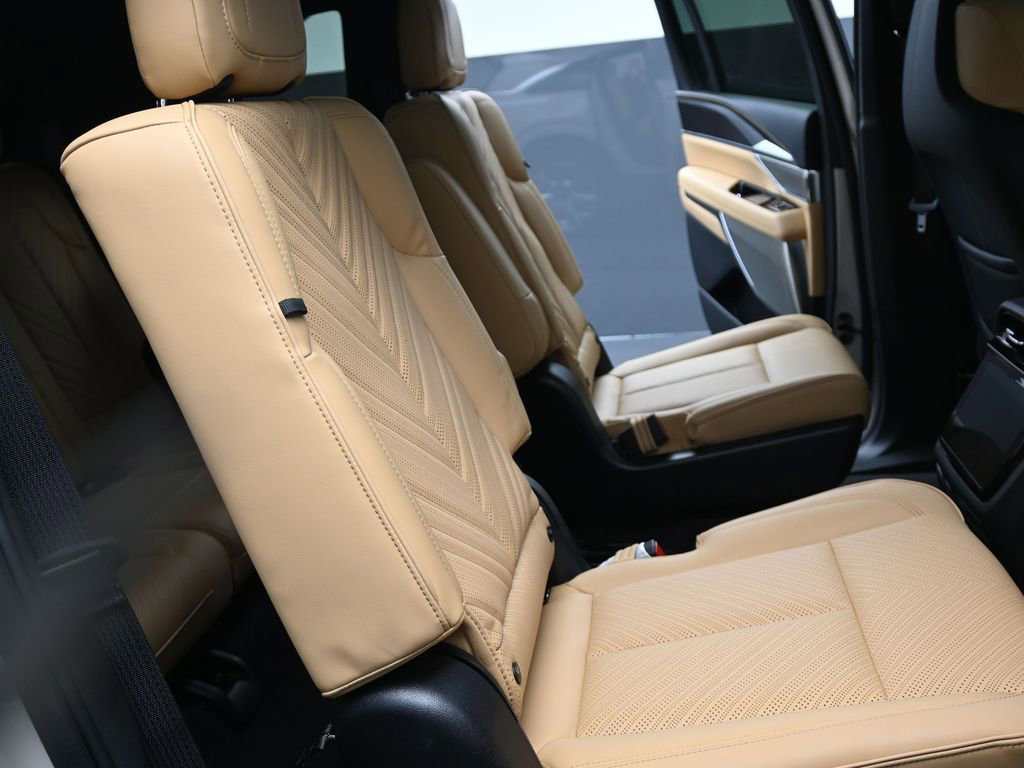 New 2026 Cadillac Escalade IQ Luxury 2 w/ LPO, Radiant Package AWD/4WD image 26