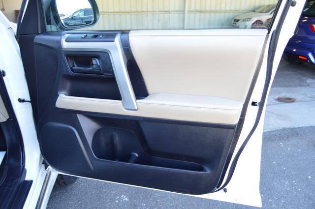 Used 2011 Toyota 4Runner SR5 AWD/4WD image 33