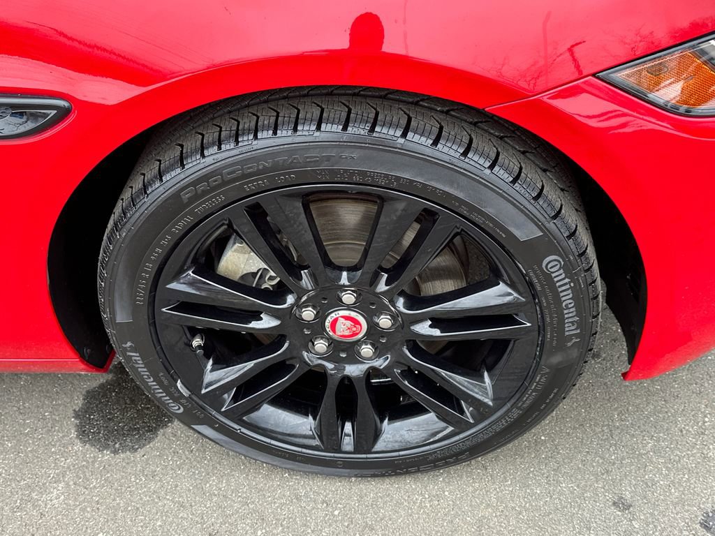 Used 2020 Jaguar XE S image 7