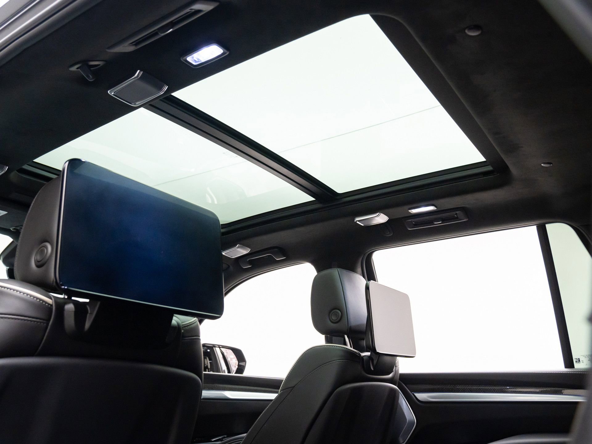 Certified 2025 Cadillac Escalade V w/ LPO, ONYX Package image 25