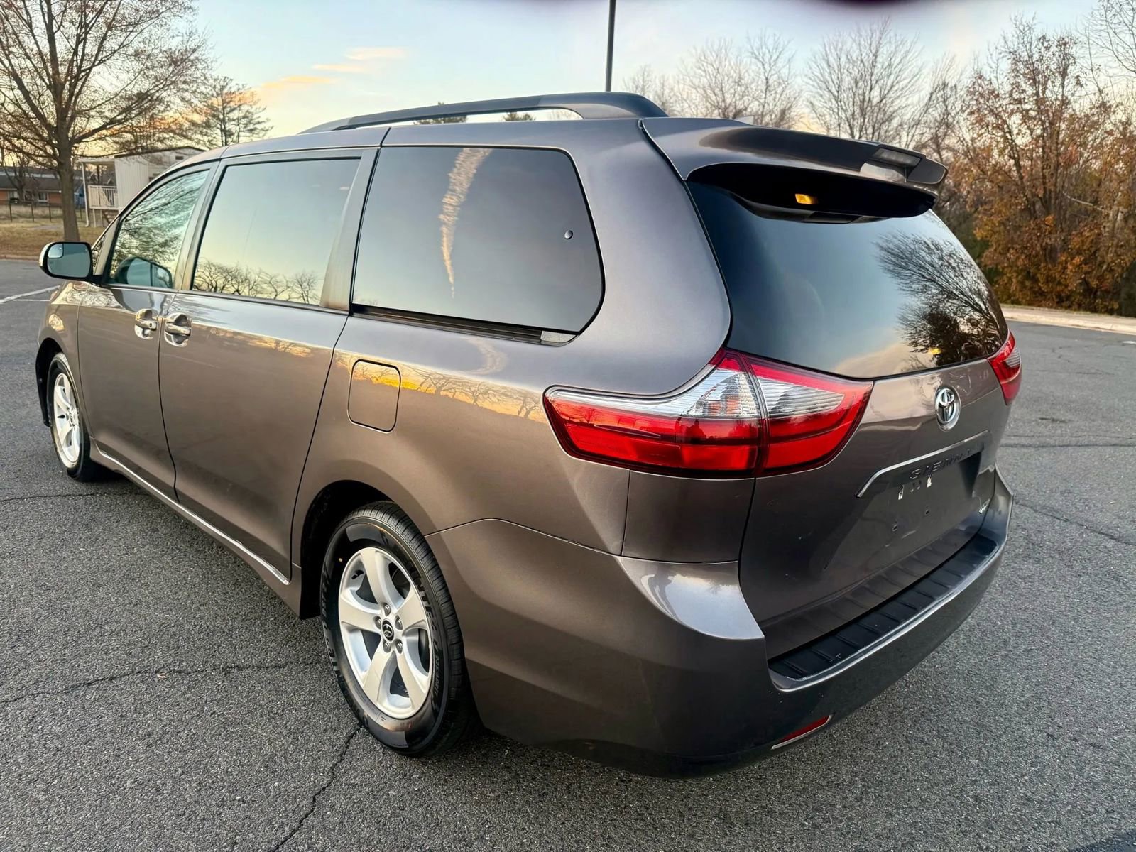 Used 2020 Toyota Sienna LE image 6