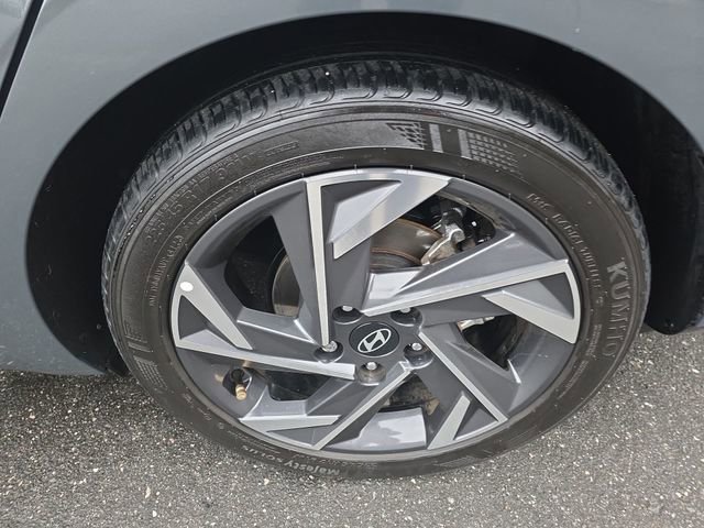 Certified 2024 Hyundai Elantra Limited image 46