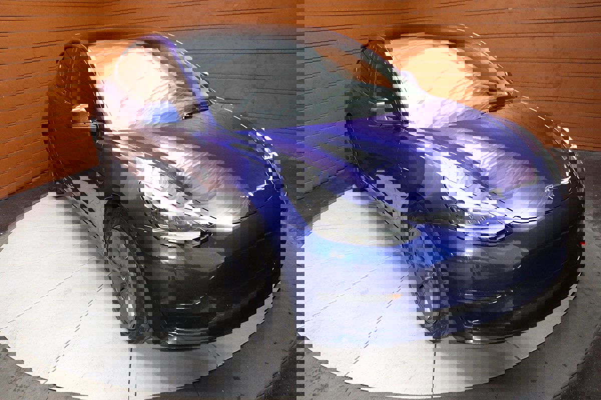 Used 2022 Tesla Model 3 Standard Range image 13