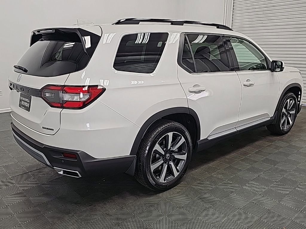 New 2025 Honda Pilot Touring image 8