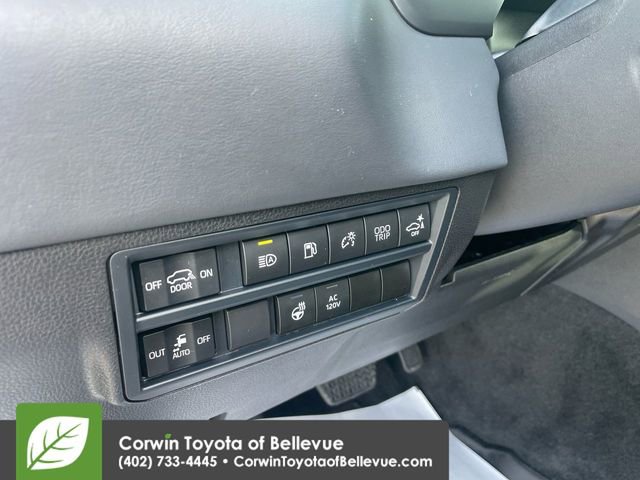 Used 2024 Toyota Sequoia Platinum image 11