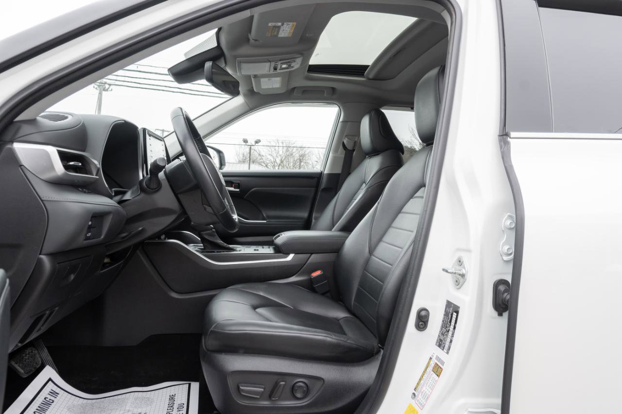 Used 2021 Toyota Highlander XLE image 16