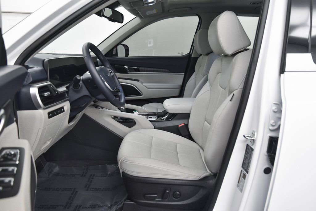 Used 2025 Kia Telluride EX image 13