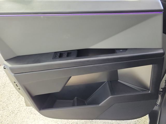Used 2024 Tesla Cybertruck AWD Crew Cab image 23
