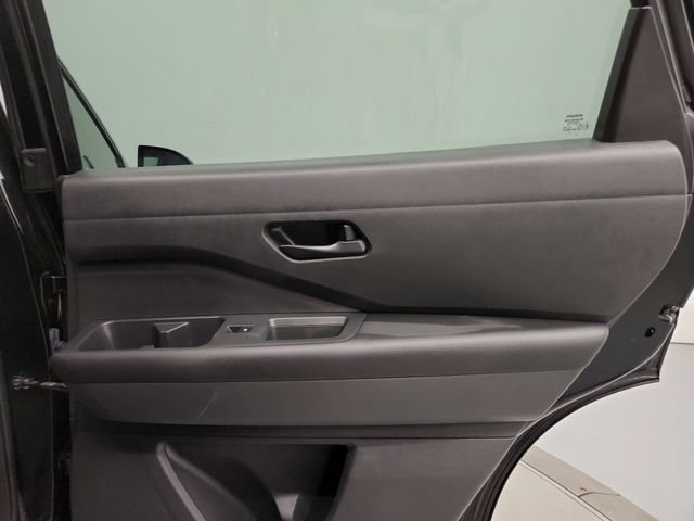 Used 2025 Nissan Pathfinder SV AWD/4WD image 37