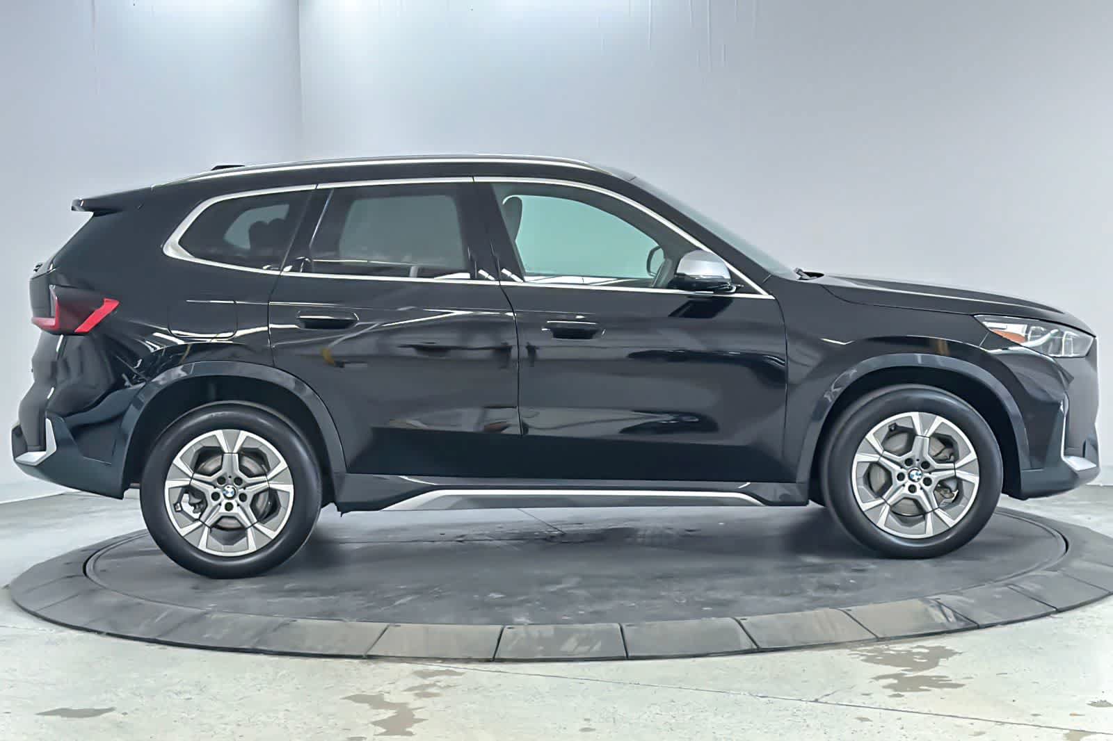 Used 2023 BMW X1 xDrive28i w/ Premium Package AWD/4WD image 8