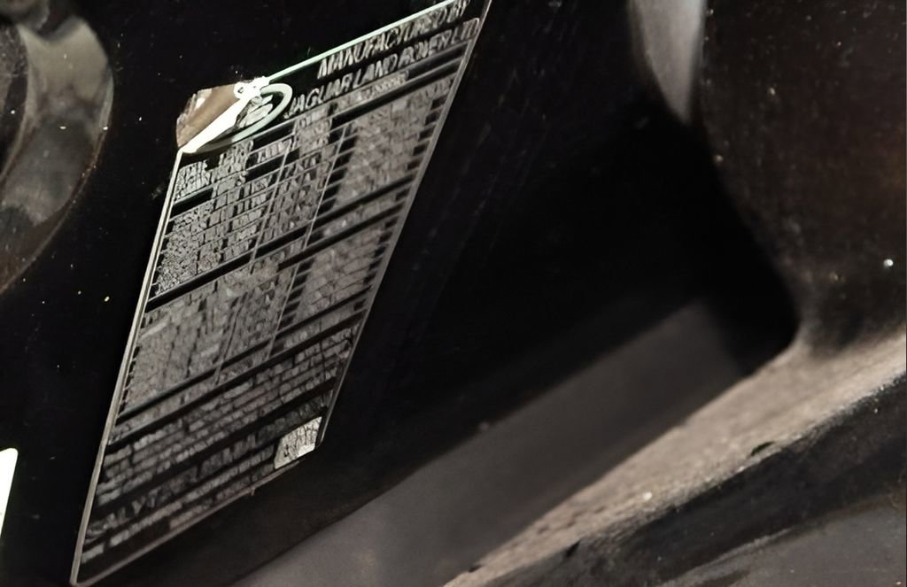 Used 2021 Land Rover Range Rover Velar R-Dynamic S image 16