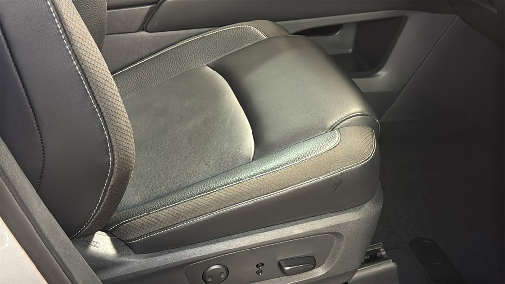 Used 2024 Nissan Pathfinder SL image 11