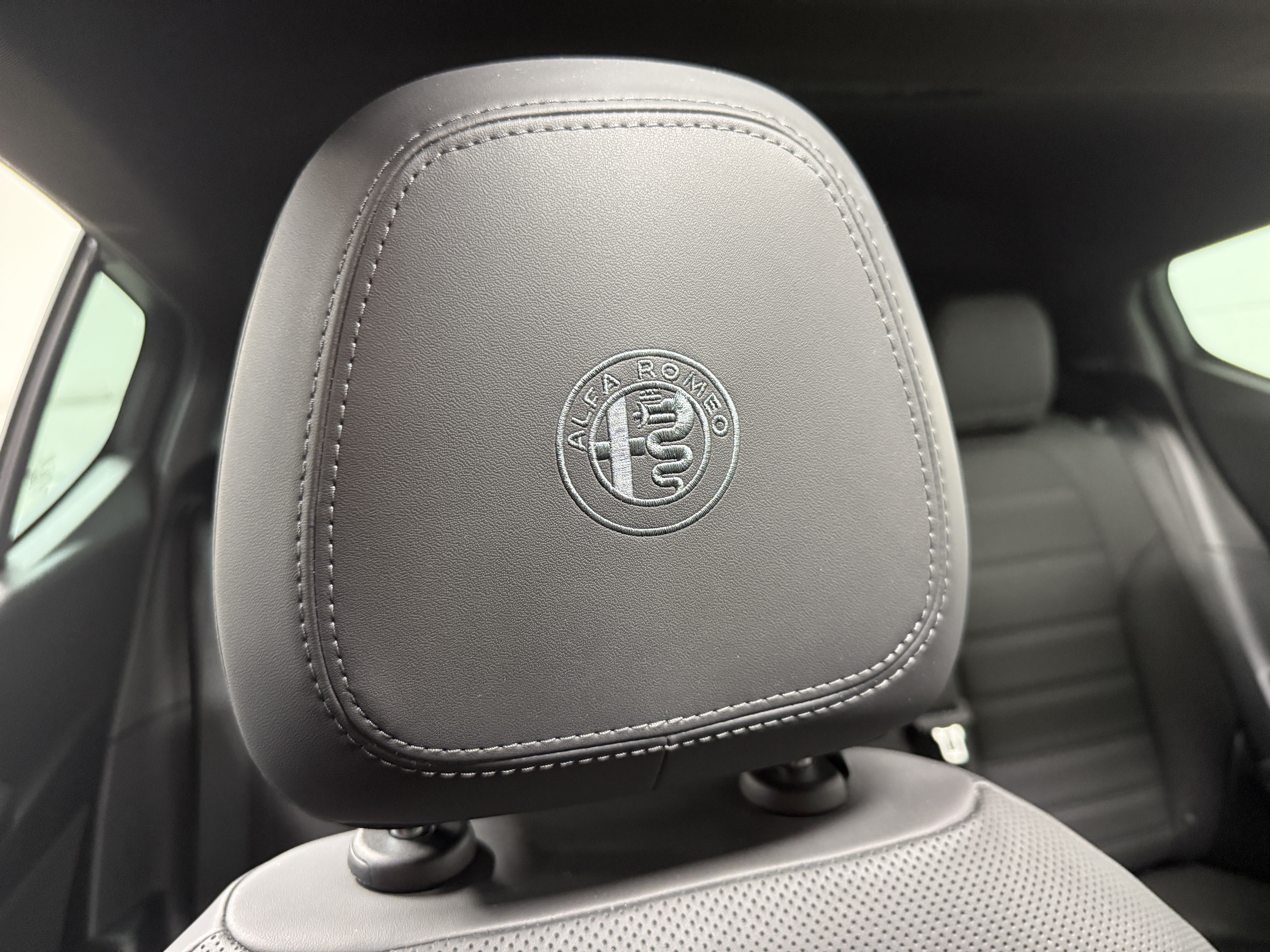 Used 2024 Alfa Romeo Tonale Ti w/ Premium Interior Package AWD/4WD image 30