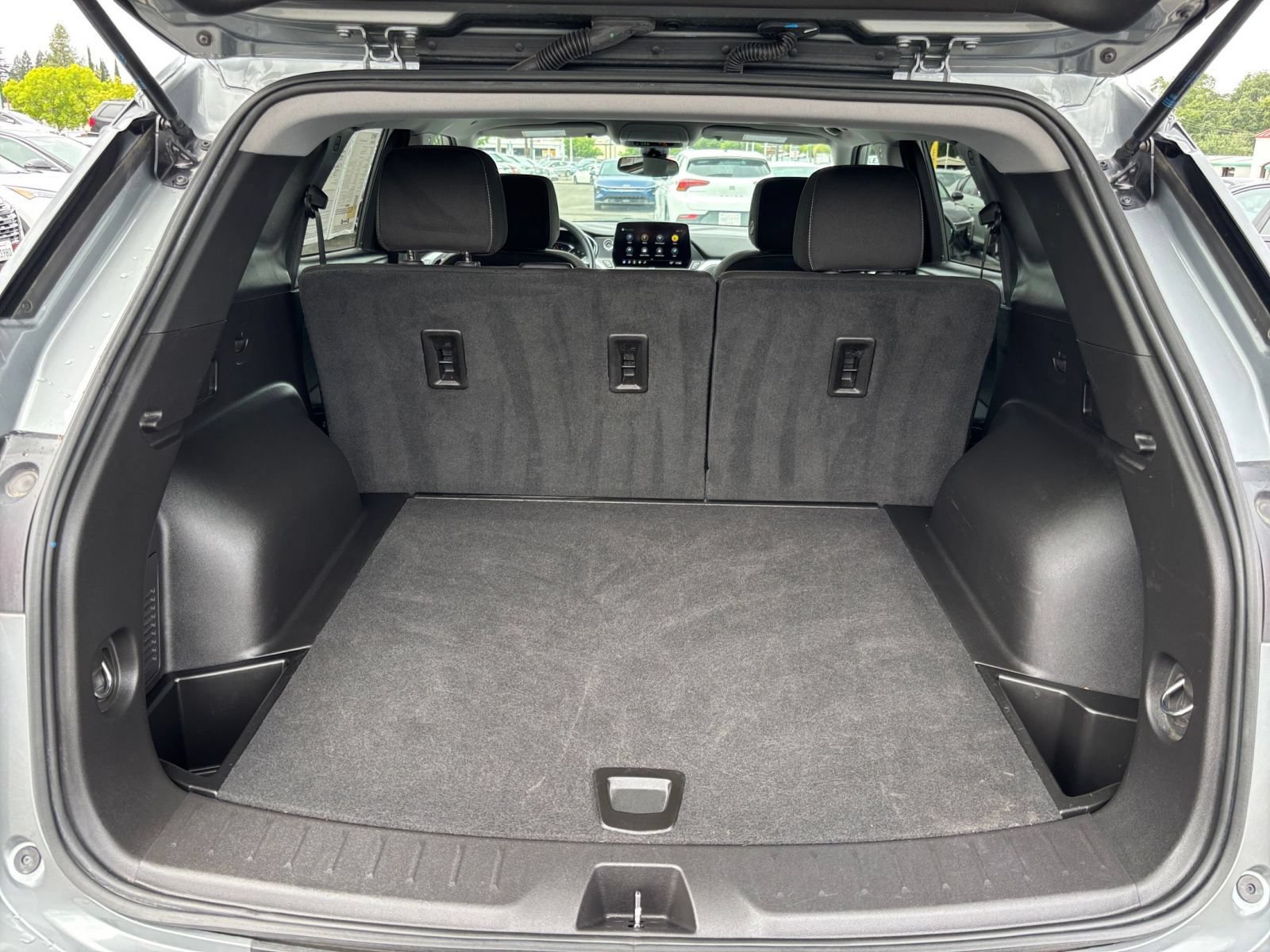 Used 2025 Chevrolet Blazer LT FWD image 32