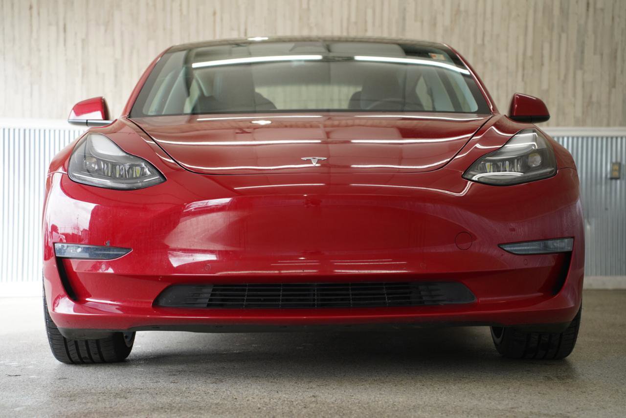 Used 2022 Tesla Model 3 Performance image 3