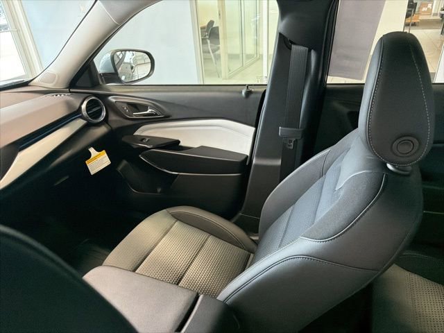 New 2026 Chevrolet Trax LT w/ Driver Confidence Package FWD image 16