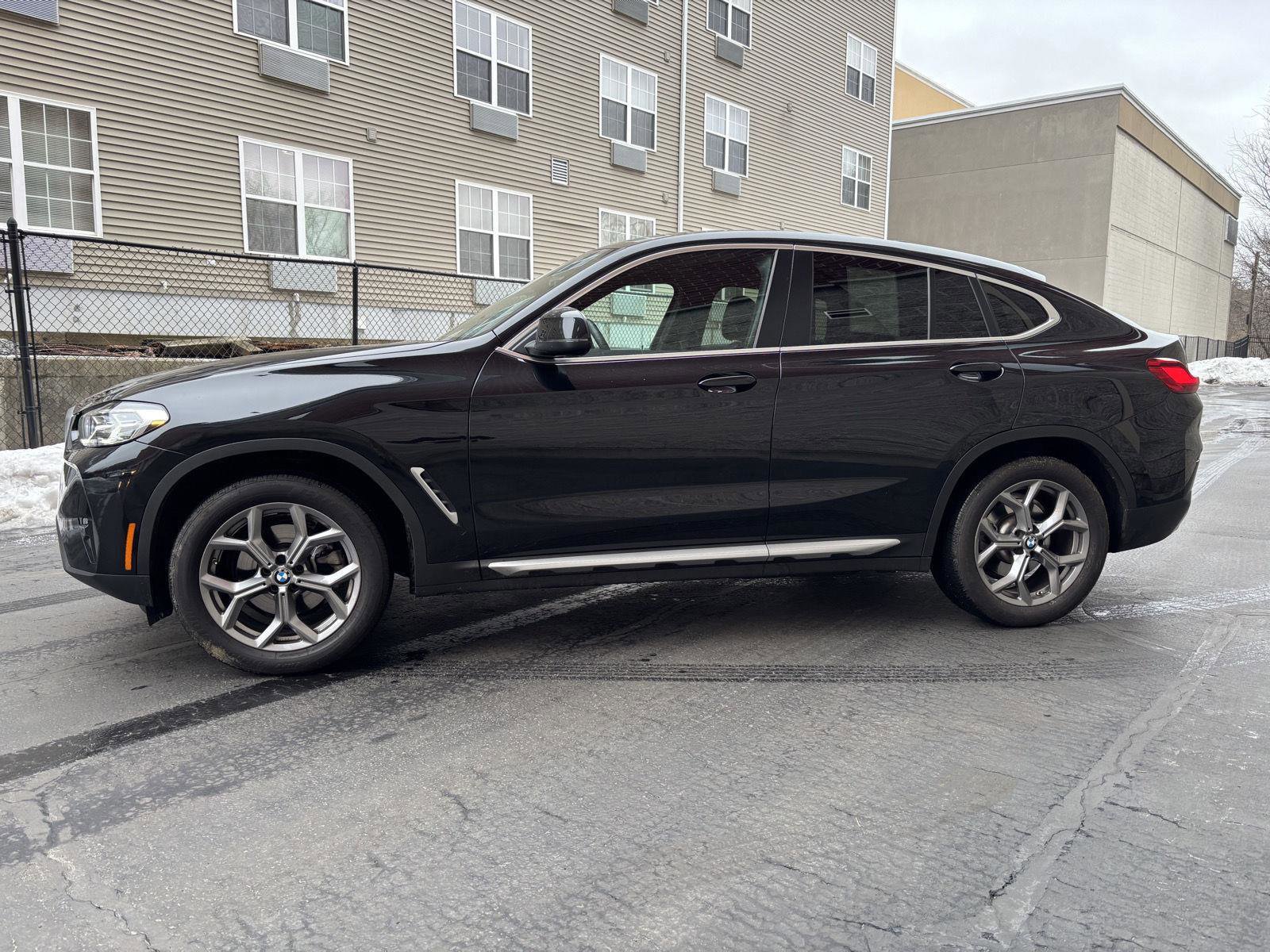 Used 2024 BMW X4 xDrive30i w/ Premium Package image 3