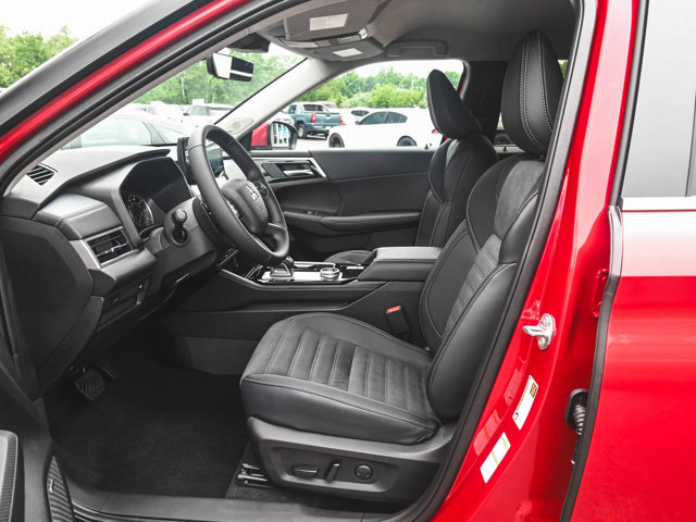 New 2025 Mitsubishi Outlander SE image 27