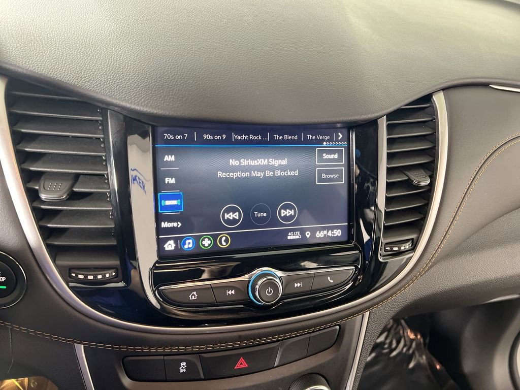 Used 2022 Chevrolet Trax LT w/ LT Convenience Package image 14