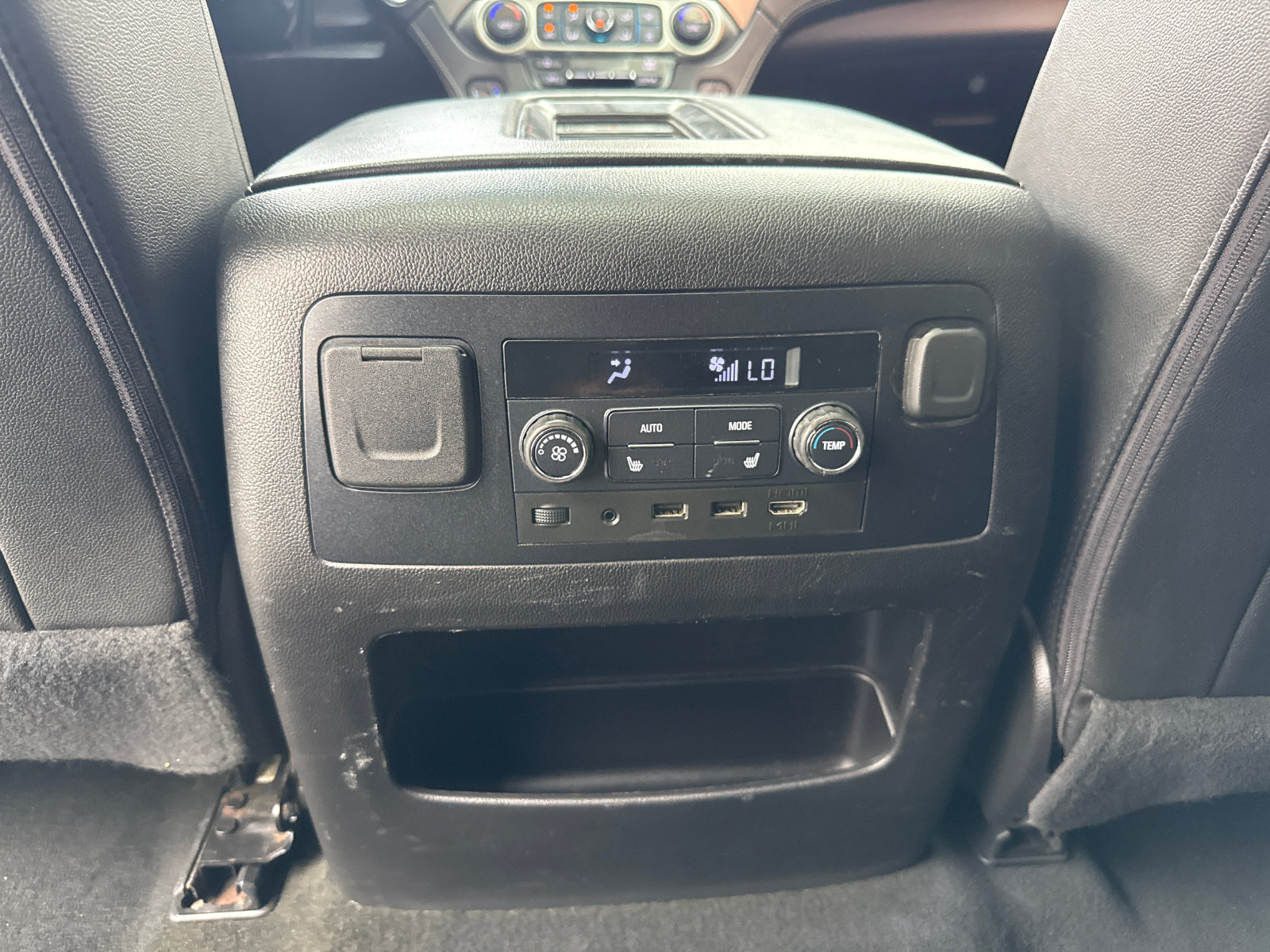 Used 2018 Chevrolet Tahoe Premier AWD/4WD image 39