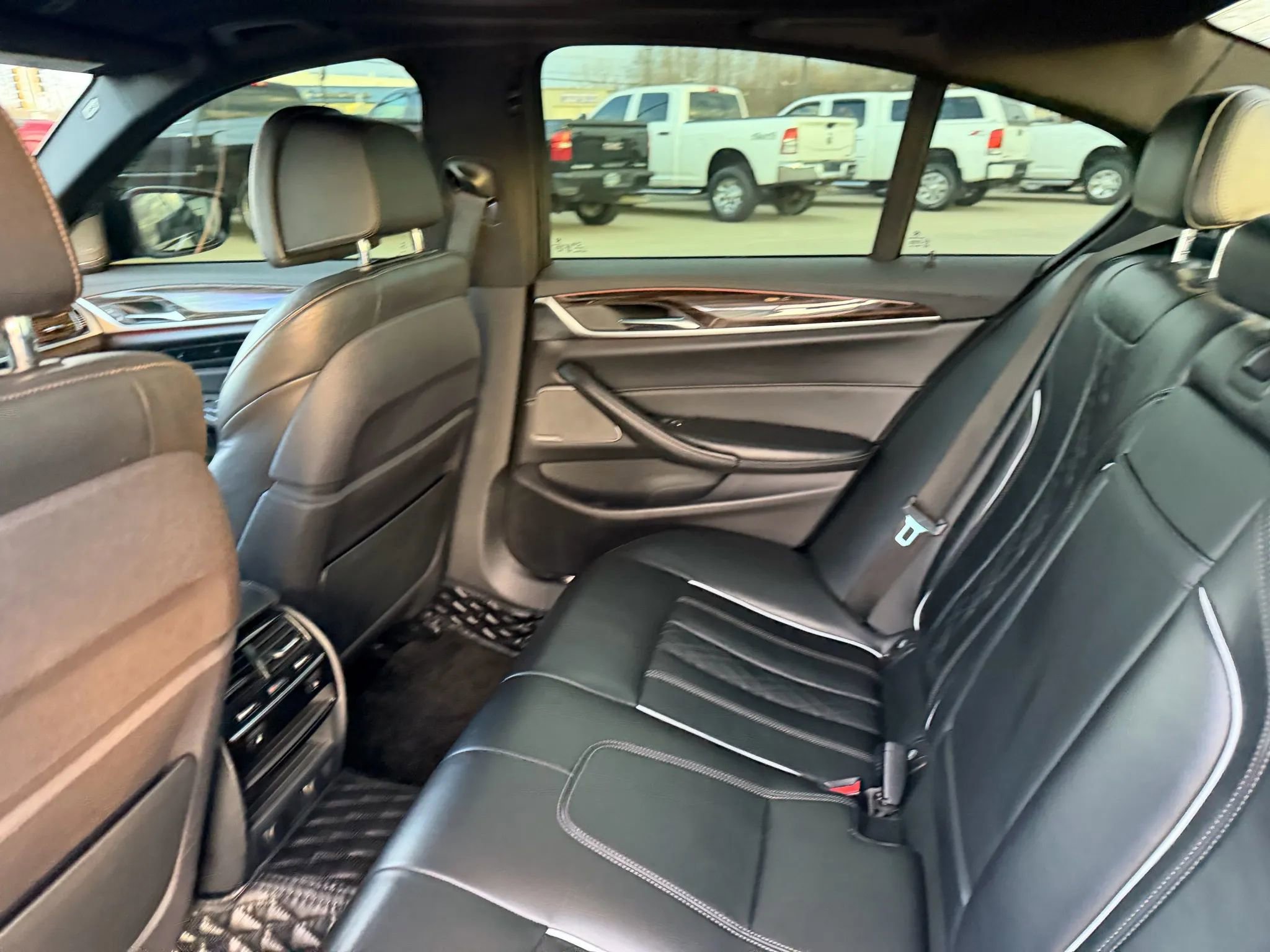 Used 2018 BMW M550i xDrive M550i xDrive Sedan 4D w/ Driving Assistance Package image 38