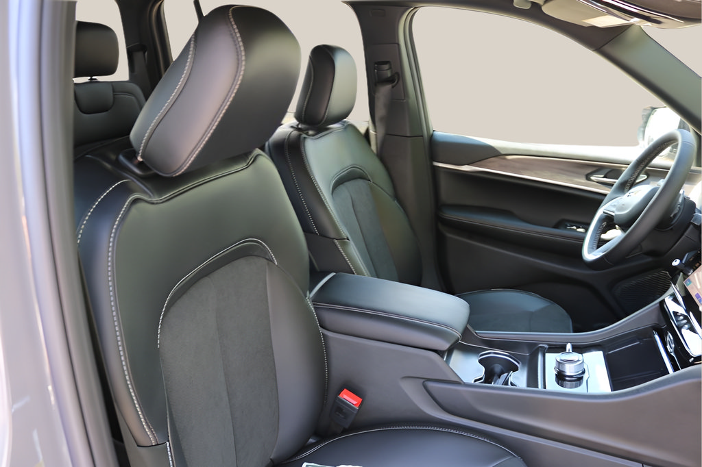 New 2027 Jeep Grand Cherokee Altitude AWD/4WD image 21