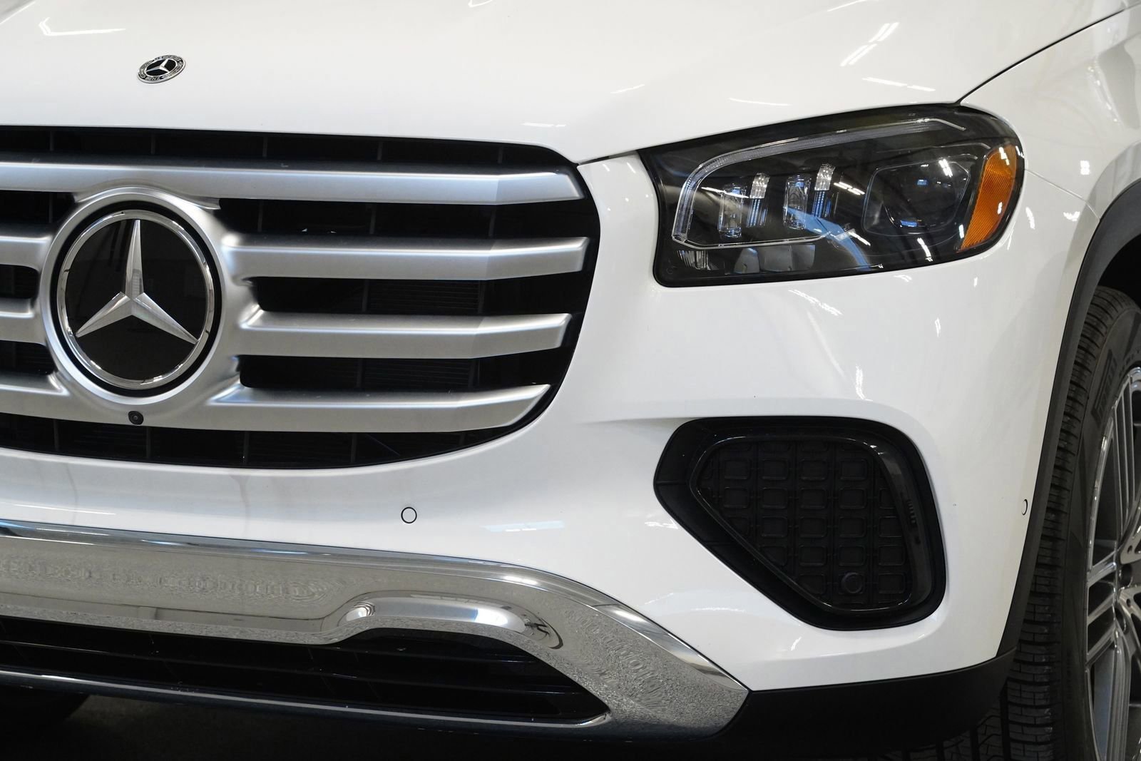 New 2026 Mercedes-Benz GLS 450 4MATIC image 9