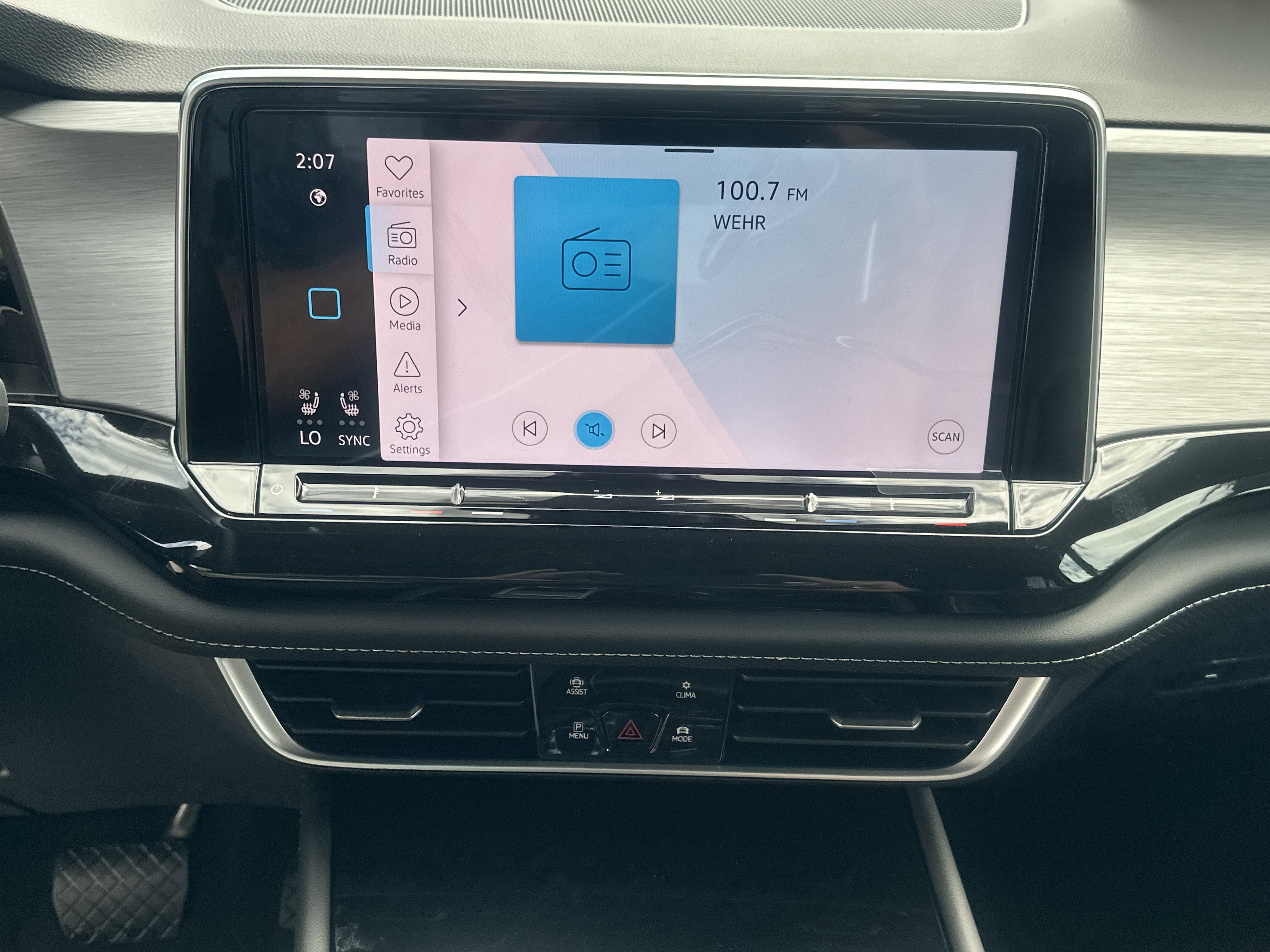 New 2026 Volkswagen Atlas Cross Sport SE image 18