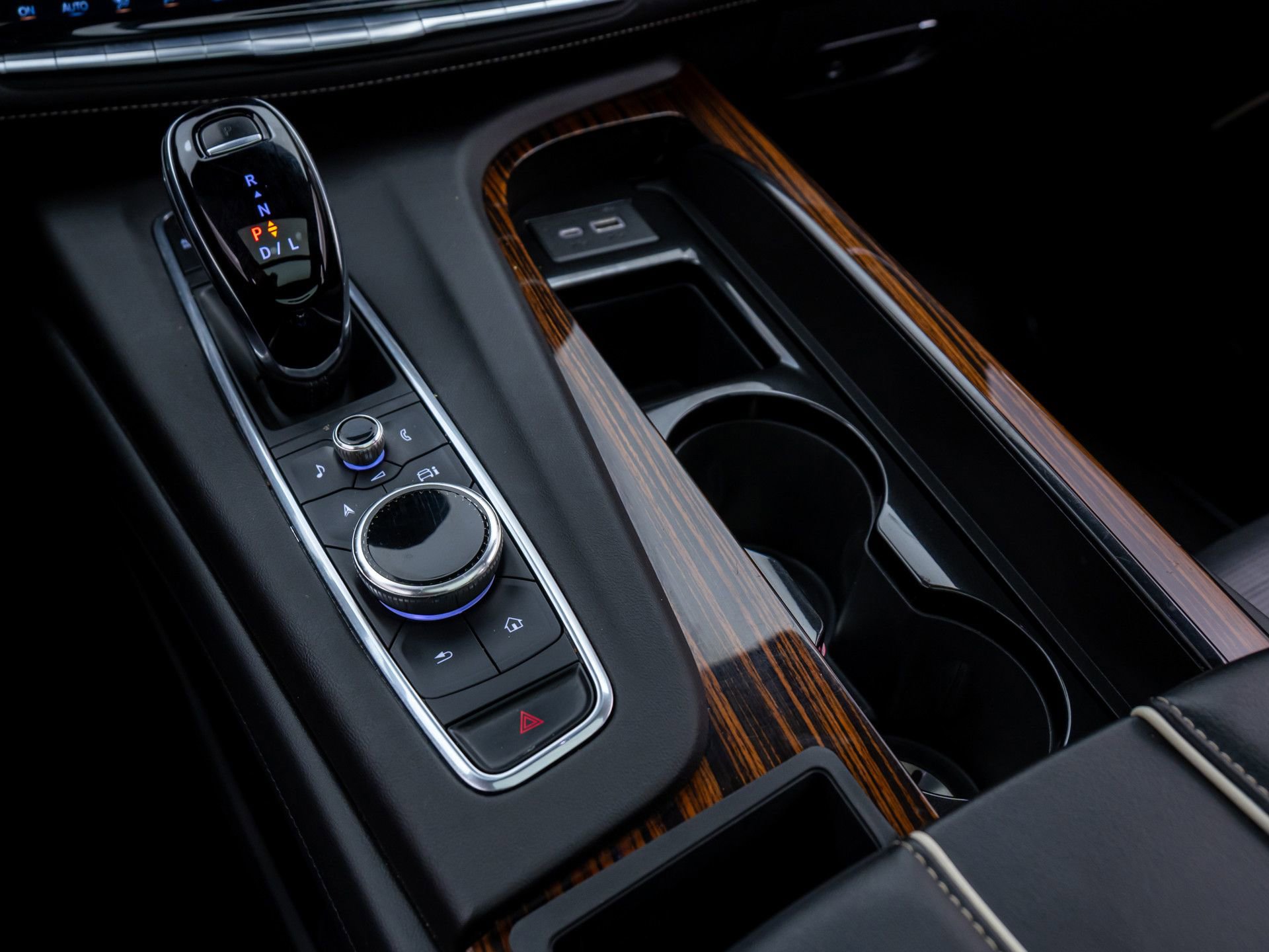 Used 2021 Cadillac Escalade Premium Luxury w/ LPO, Radiant Package image 30