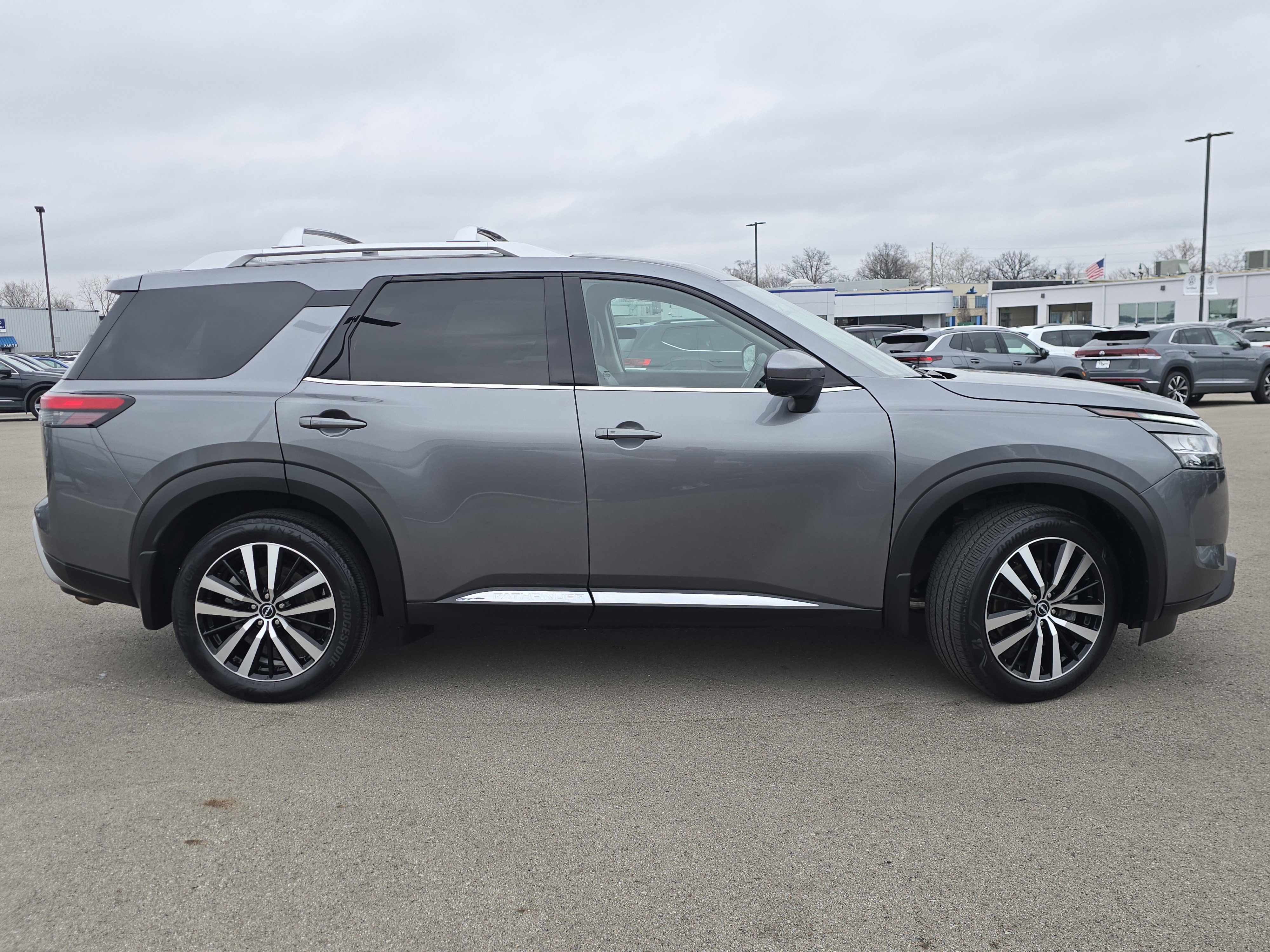 Used 2024 Nissan Pathfinder Platinum image 8