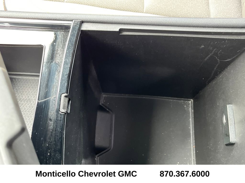 Used 2025 Chevrolet Traverse LT FWD image 22