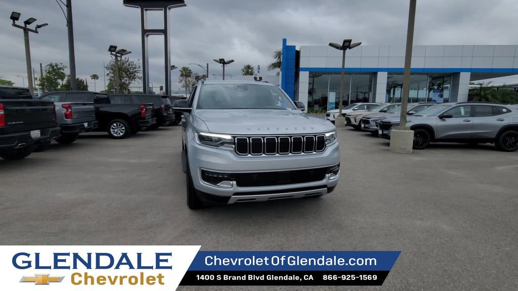 Used 2024 Jeep Wagoneer L Series II RWD image 3