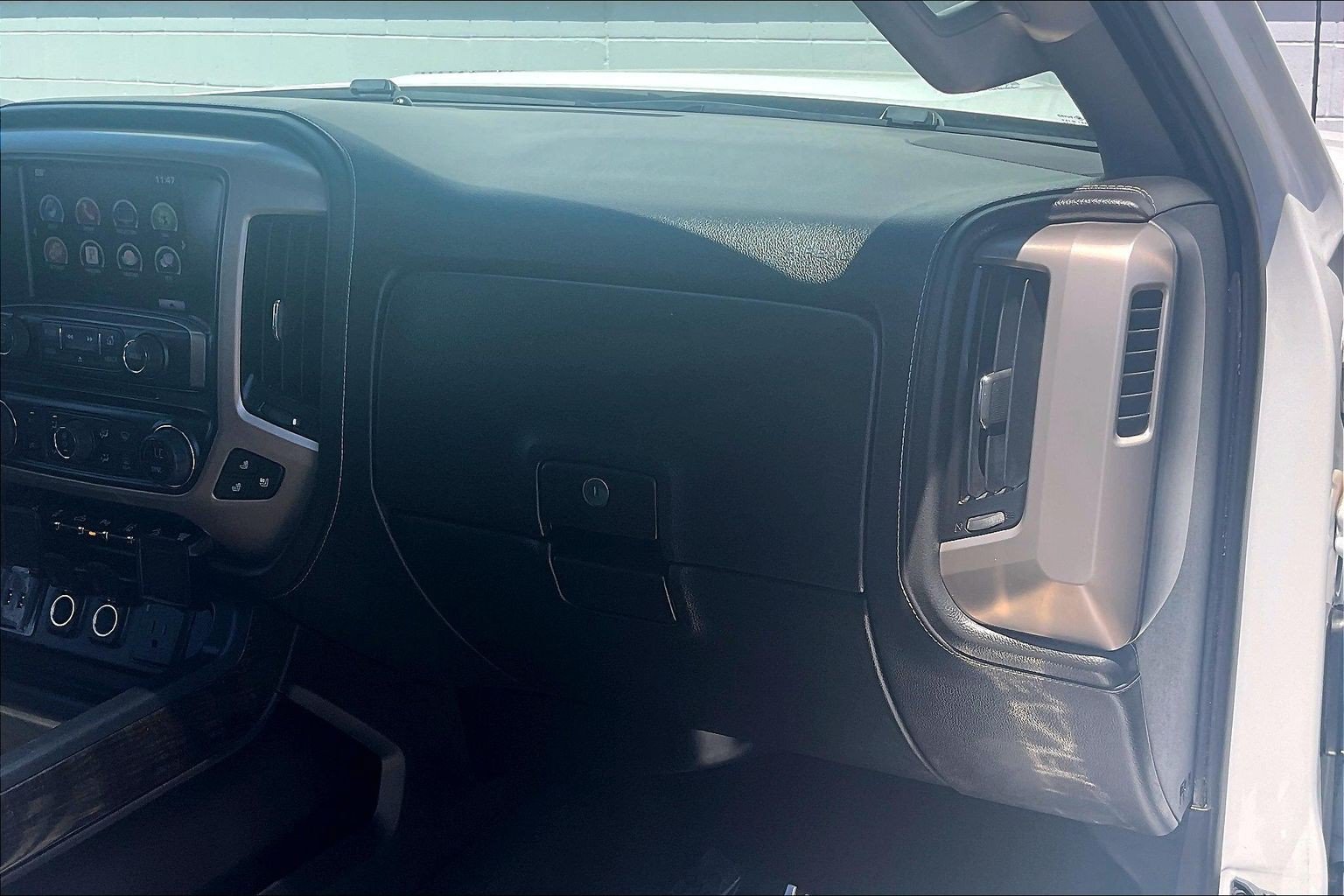 Used 2016 GMC Sierra 2500 Denali w/ Duramax Plus Package AWD/4WD image 21