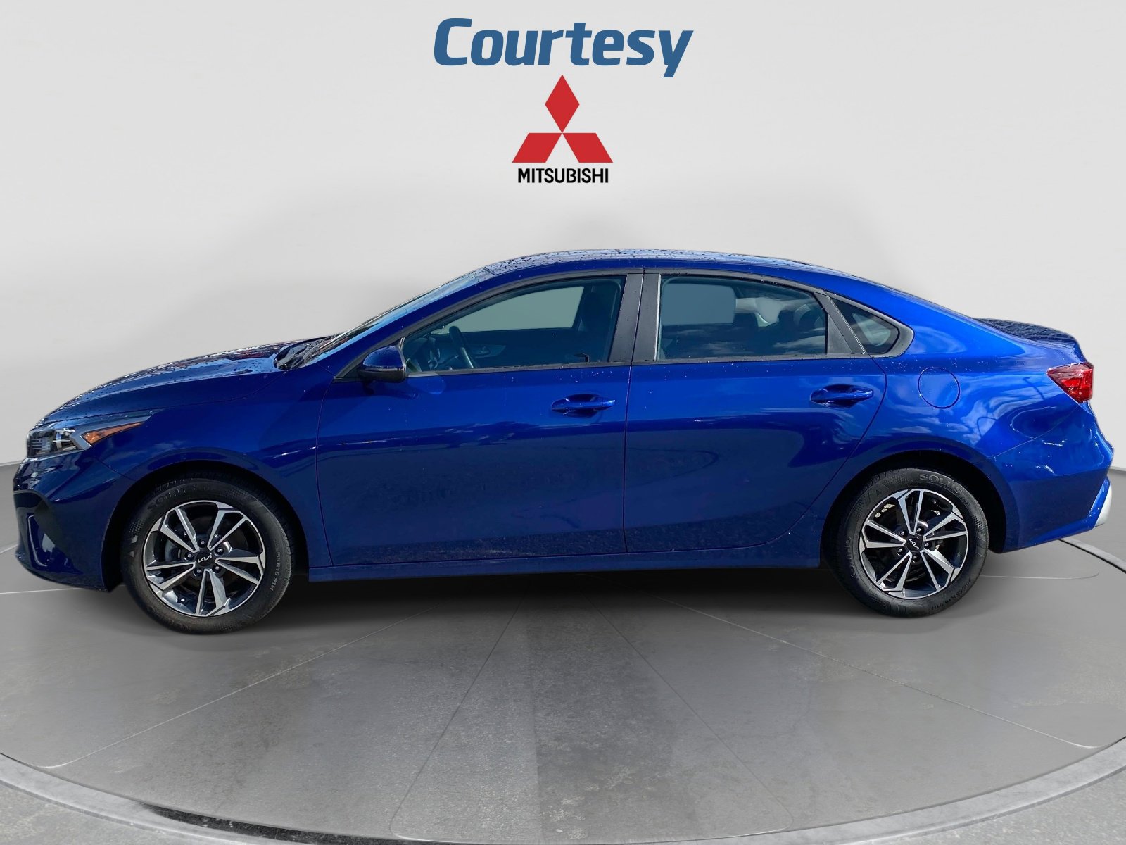 Used 2024 Kia Forte LXS w/ LXS Technology Package FWD image 2