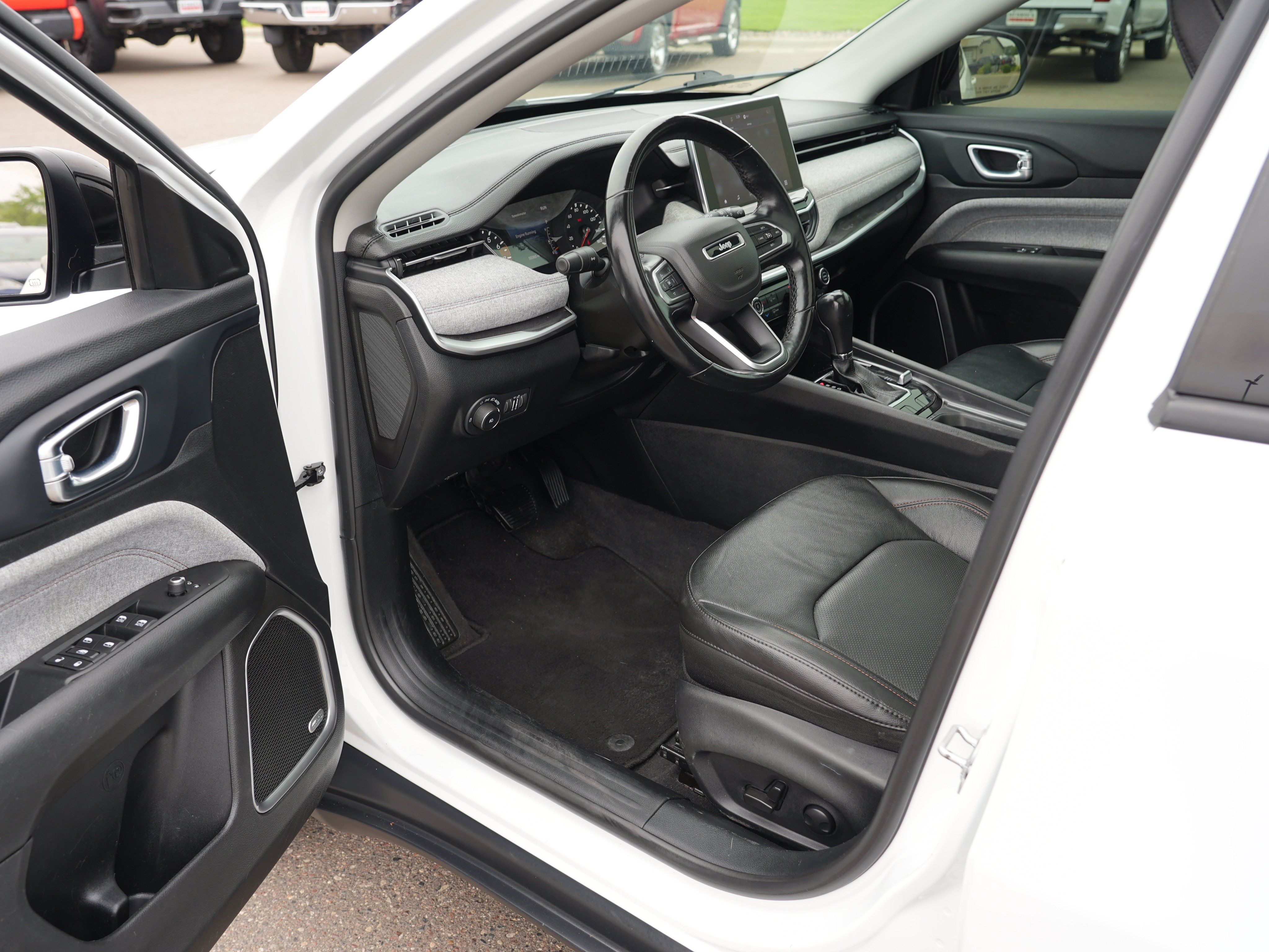Used 2022 Jeep Compass Latitude w/ Sun and Sound Group AWD/4WD image 14