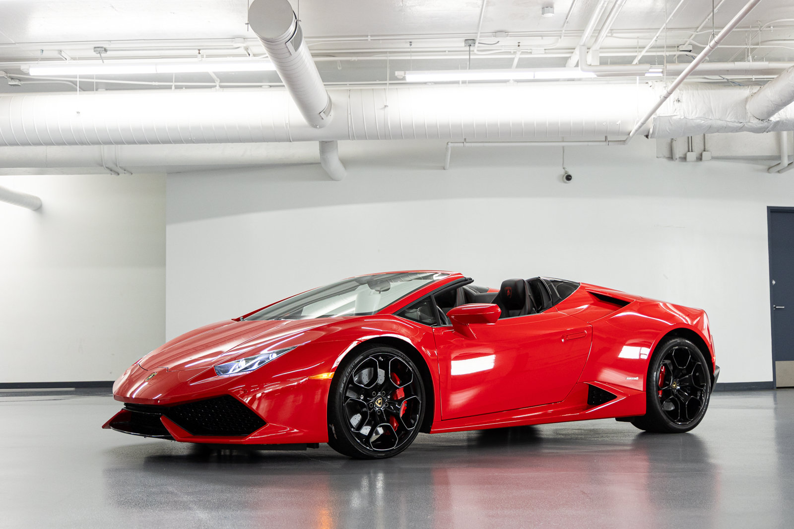 Used 2017 Lamborghini Huracan LP 610-4 AWD/4WD image 3