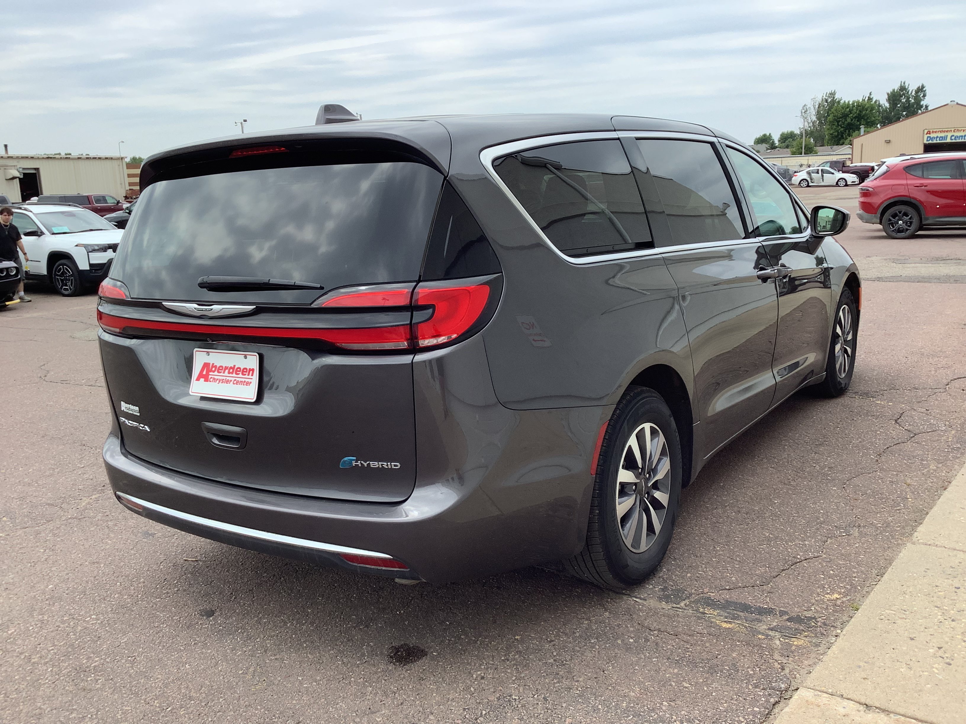 Used 2022 Chrysler Pacifica Touring-L FWD image 5