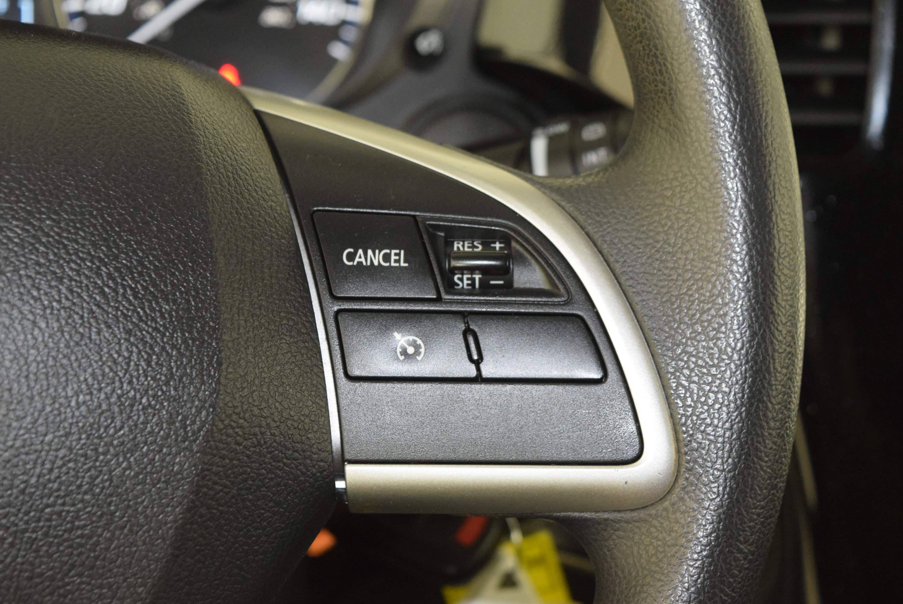 Used 2020 Mitsubishi Outlander ES image 16